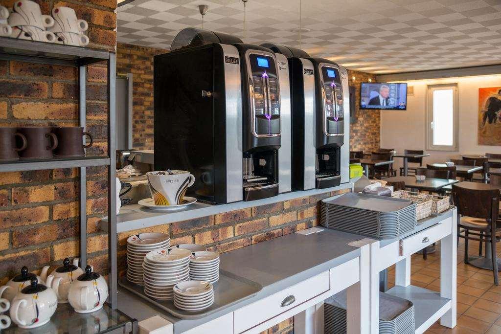 Brit Hotel Plaisance A9/A61 Narbonne Restoran gambar